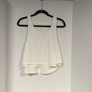 Lululemon woman’s sz 4 2pc tank top.